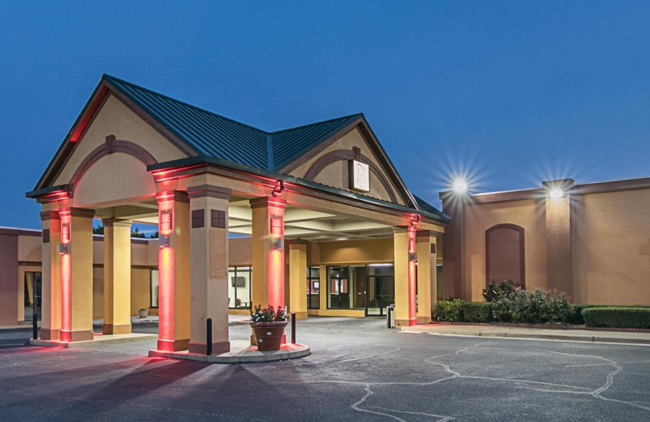 Red Roof Inn Forsyth Exterior photo