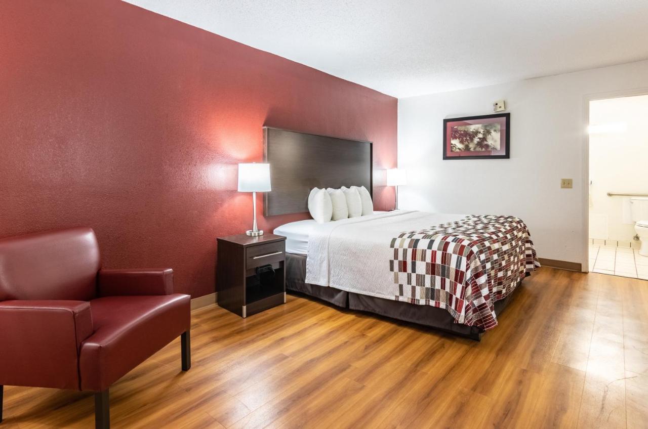Red Roof Inn Forsyth Exterior photo